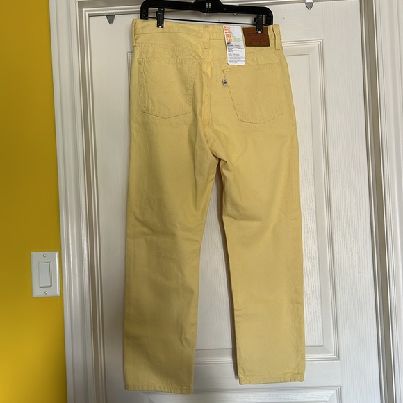 NWT Levi’s yellow jeans - Picture 2 of 5